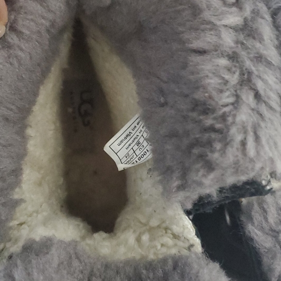 Uggs - Picture 3 of 5